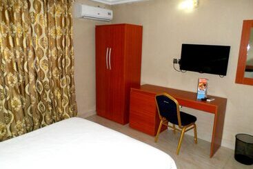 B S Hive Hotel & Suites