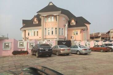 Flamingo Hotel & Suites