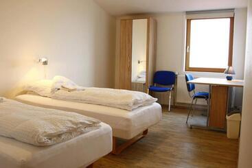 هتل The Red House