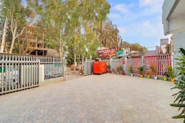 Collection O Hotel Royal Taj