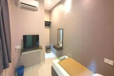 Oyo 89715 Ck Hotel 2