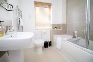 Majatalo Free Wifi | Parking Access | 3br