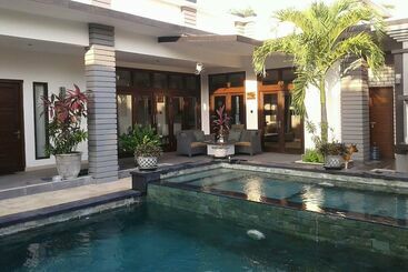 تختخواب و صبحانه Villa Rumah Putih Abu Abu