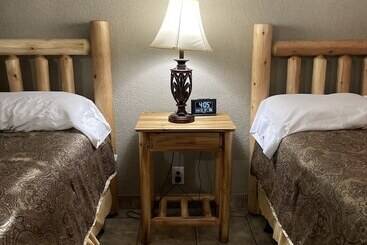 فندق على الطريق Village Inn