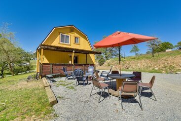 Hus på landet Pet Friendly Valley Springs Retreat W/ Fire Pit!