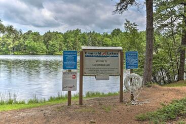 Hus på landet Poconos Resort Home In Emerald Lakes: Pool Access!