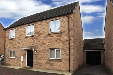 レジデンス Beautiful 5 Bed Detached House   Sleeps 9