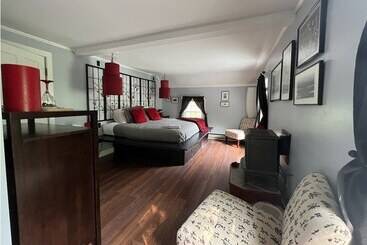 צימר Admiral Peary Inn