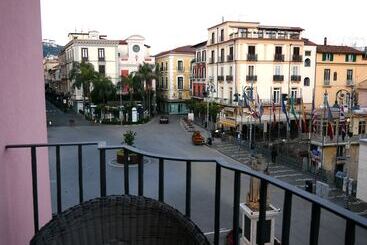 تختخواب و صبحانه Ambasciata Sorrento Relais