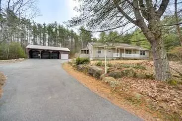 コテージ Cozy Lake Luzerne Home   1 Mi To Wayside Beach!