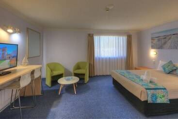 Cleveland Bay Air Motel