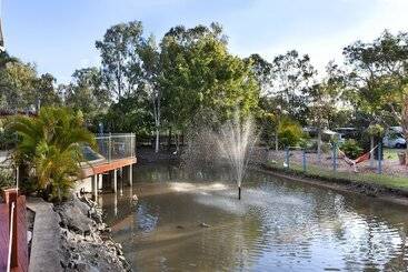 旅馆 Colonial Village Resort