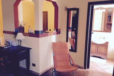 Aamiaismajoitus (B&B) Villa Della Mimosa