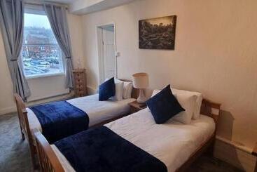 هاستل The Bishop Blaize