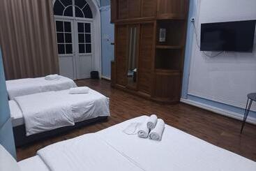 تختخواب و صبحانه Golden Trip