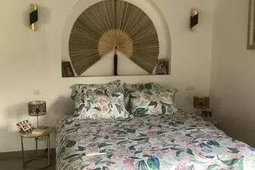 تختخواب و صبحانه Pervenche