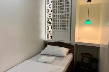 هاستل Courtyard Manila