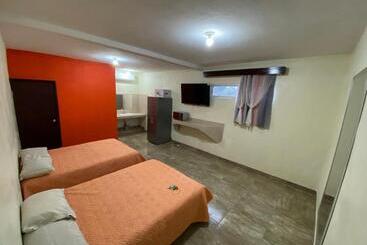 בית מלון כפרי Roger Inn Mazatlán