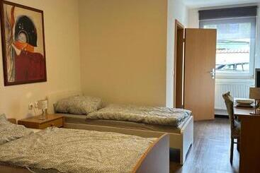 פנסיון Ar Living Rüsselsheim