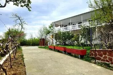 پانسیون Guest House Hilltop Kutaisi