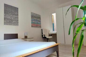 پانسیون Visionarea Room