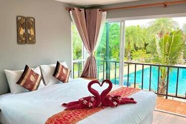 استراحتگاه รัตนารีสอร์ท ลันตาน้อย