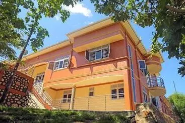 هتل Bigodi Community Lodge