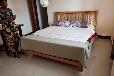 Hotel Bigodi Community Lodge