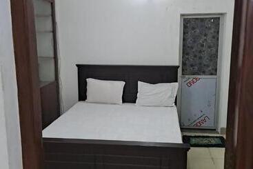 Pensionat Queen S Crown Transit Guest