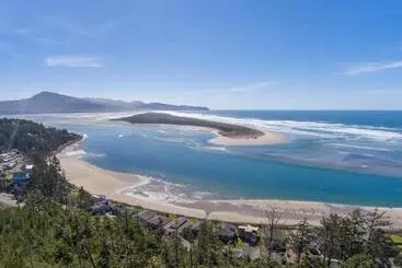 Hotell Shoreline Solace: Ocean View Townhouse Tillamook