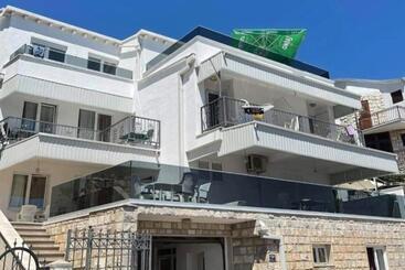 پانسیون Villa Maxima U Blizini Plaže Sa Garažom I Sigurnosnom Kamerom