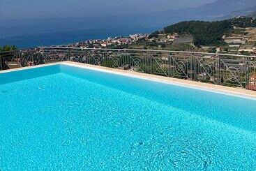 Bed and Breakfast Villa Gaia Luxury Villa, Pool & Wellness Rooms