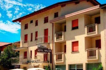 Отель Maloia