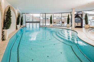 فندق Savoy Dolomites Luxury & Spa