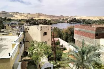 پانسیون Roof Garden House