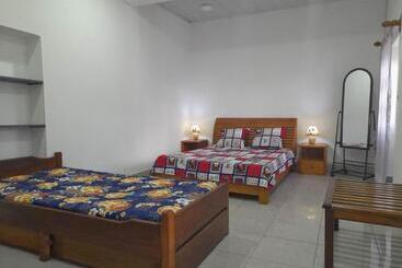 تختخواب و صبحانه Chez Joël