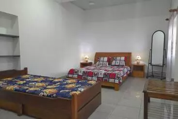 تختخواب و صبحانه Chez Joël