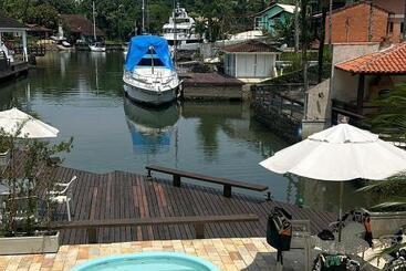 پانسیون Hospedagem E Passeios Serena Brisa