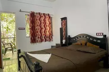 ペンション Jomo Hostel And Bar