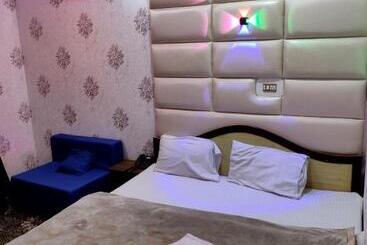 Hotel Foothills , Srinagar