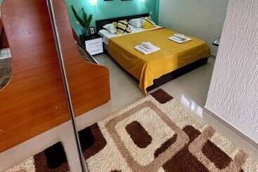 هتل آپارتمان Family House With Pool & Sea View