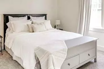 ユースホステル 2 Br Highland House Of Historic Dwtn Franklin