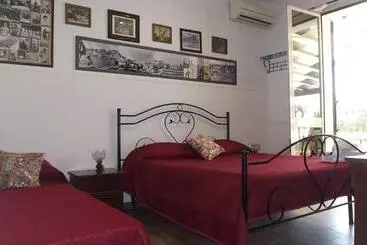 تختخواب و صبحانه Beb Nonno Baffo