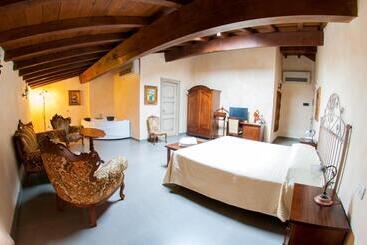 ホテル La Tavola Rotonda