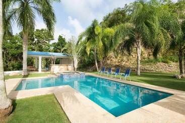 استراحتگاه Manati World Point Inn