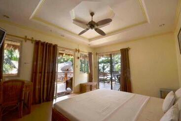 Mike's Dauin Dive Resort