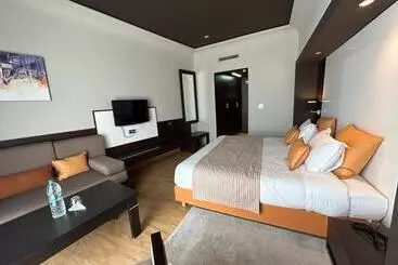 هتل DWO Mira Palace