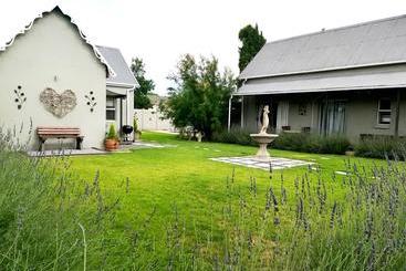 Tranquil House B&b @ 1 College Ave