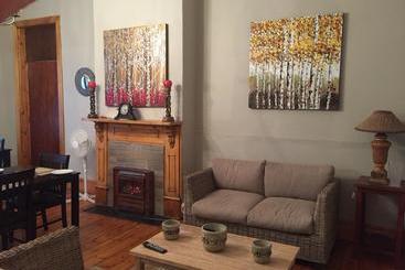 Tranquil House B&b @ 1 College Ave