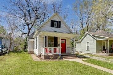 کلبه Springfield Home < 1/2 Mi To Commercial Street!